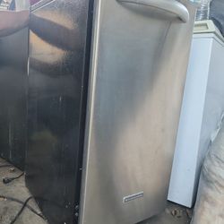 KITCHEN AID BAR ICE MAKER