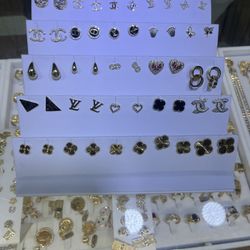 Woman’s 14k Earrings 
