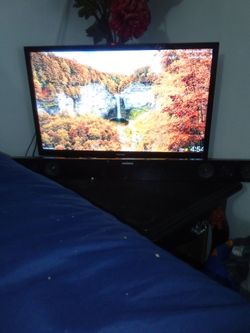 27" Toshiba TV with Google TV