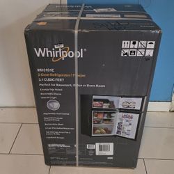 whirlpool refrigerator frezer 3.3 cubic feet