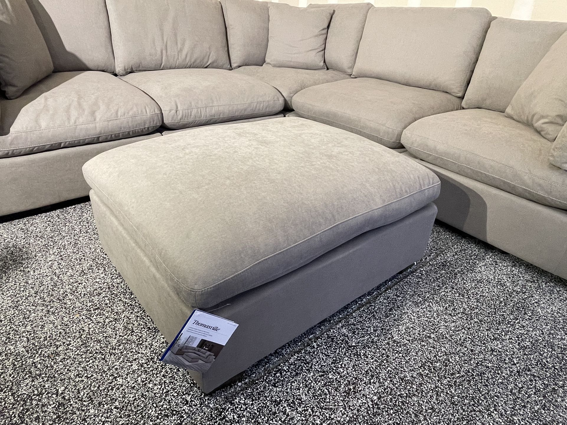 BRAND NEWThomasville Lowell 6piece Fabric Modular Sectional for Sale