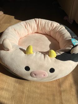 Squishmallows Conner the Cow pet bed