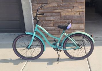 Huffy 24” Cranbrook Women's Comfort Cruiser Bike. 