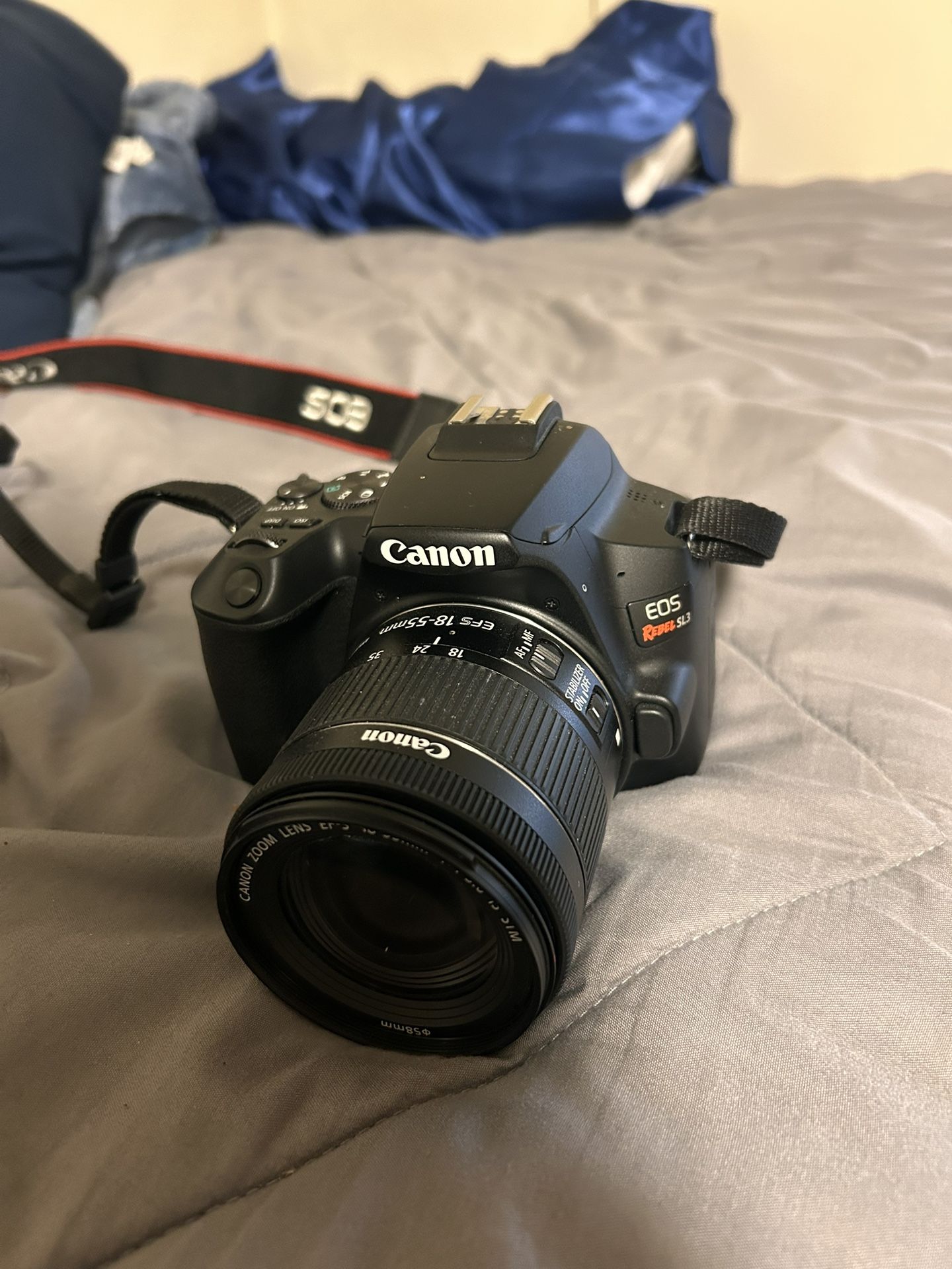 Canon EOS Rebel SL3 Kit with multiple memory cards