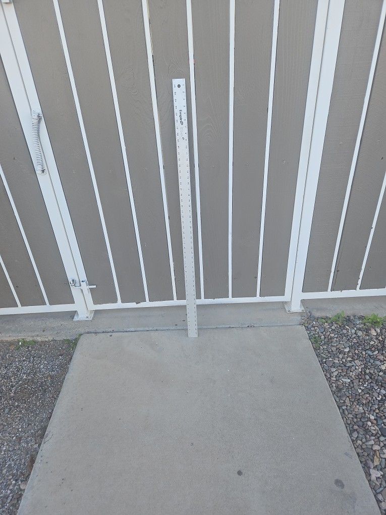 Empire #4004 Straight Edge 48" L X 2" W - in Chandler