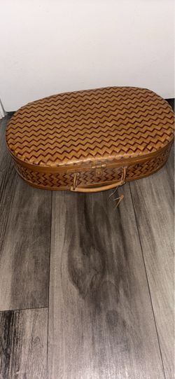 Woven wicker basket with handle