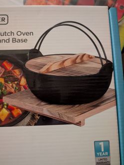 New cast iron Dutch oven