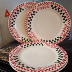 SERVE UP STYLE WITH THESE DINNER PLATES