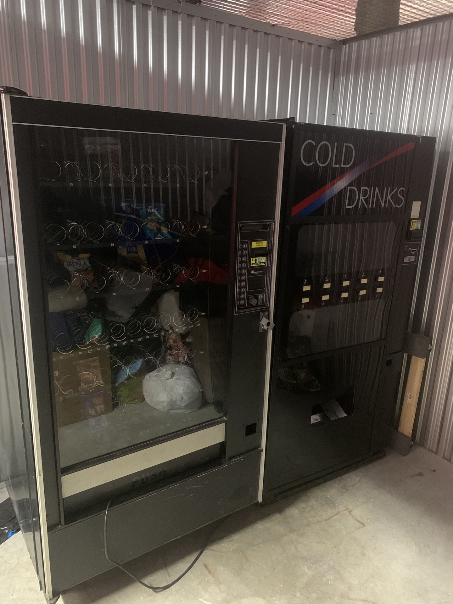 2 Vending Machines