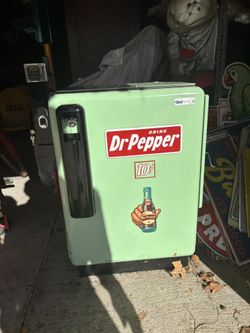 1940s Dr Pepper Machine