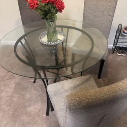 Table With 3 Chairs 