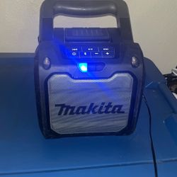 Makita Bluetooth Job Site Speaker Box 