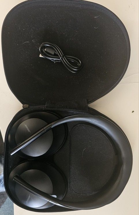 Bose 700 Noise canceling Headphones - Exellent Condition