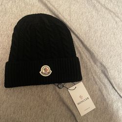 black moncler beanie
