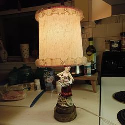 Super NICE LOOKING ANTIQUE Victorian TABLE LAMP  PERFECT CONDITION 