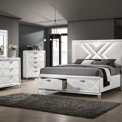 Brand New White 4pc Queen Size Bedroom Set Built in Led Lights