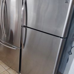 Kenmore Refrigerator Works Great.