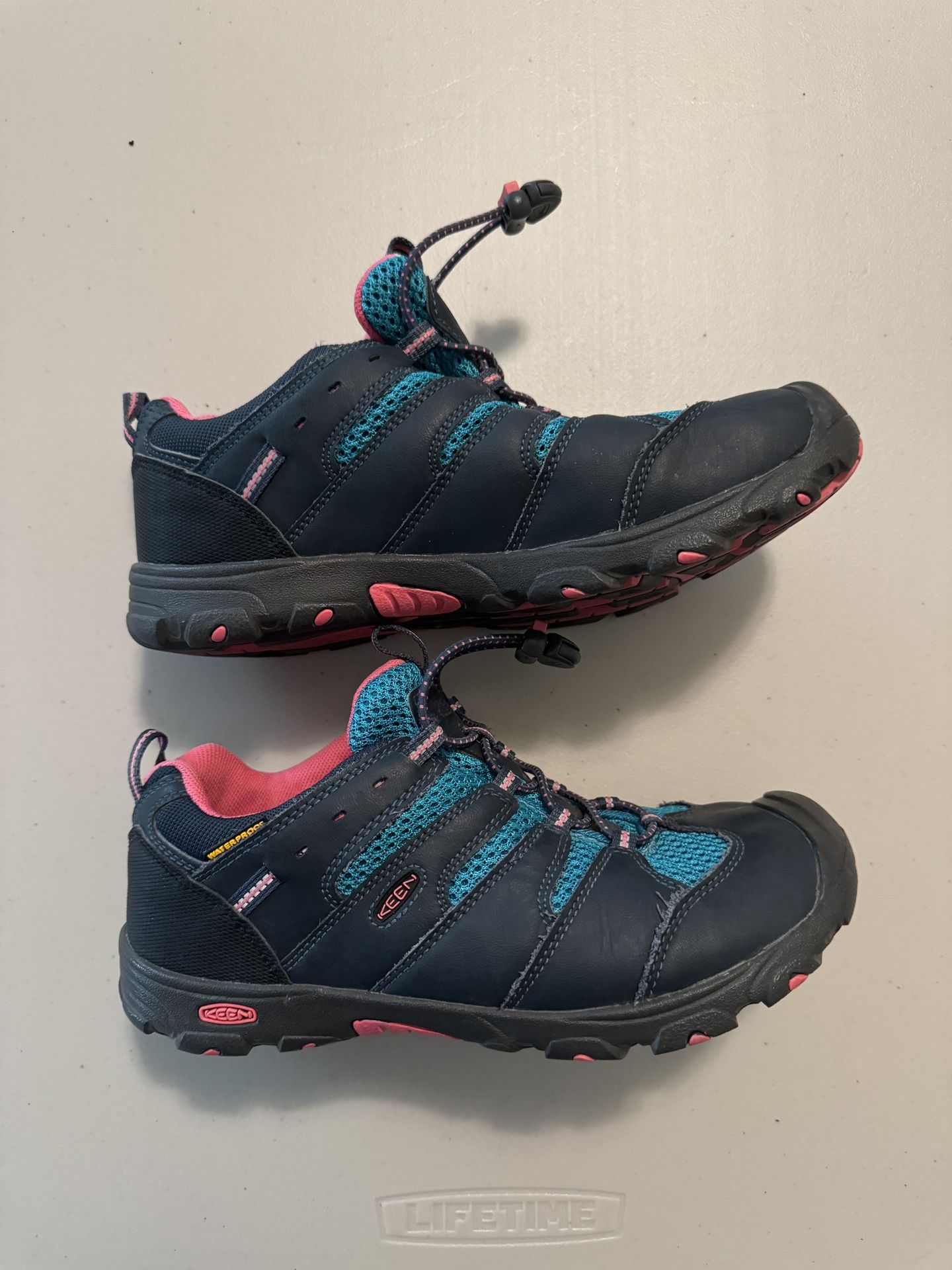 Keen Waterproof Hiking Shoes Size 6