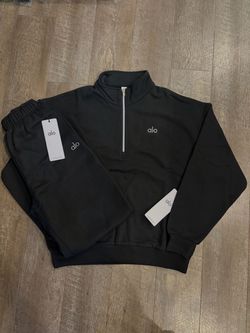 Alo Yoga Accolade Quarter Zip and Sweatpants Set