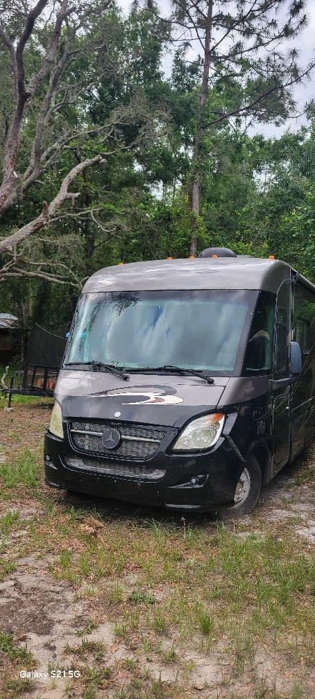 2012 Mercedes Benz 2500 vinebago