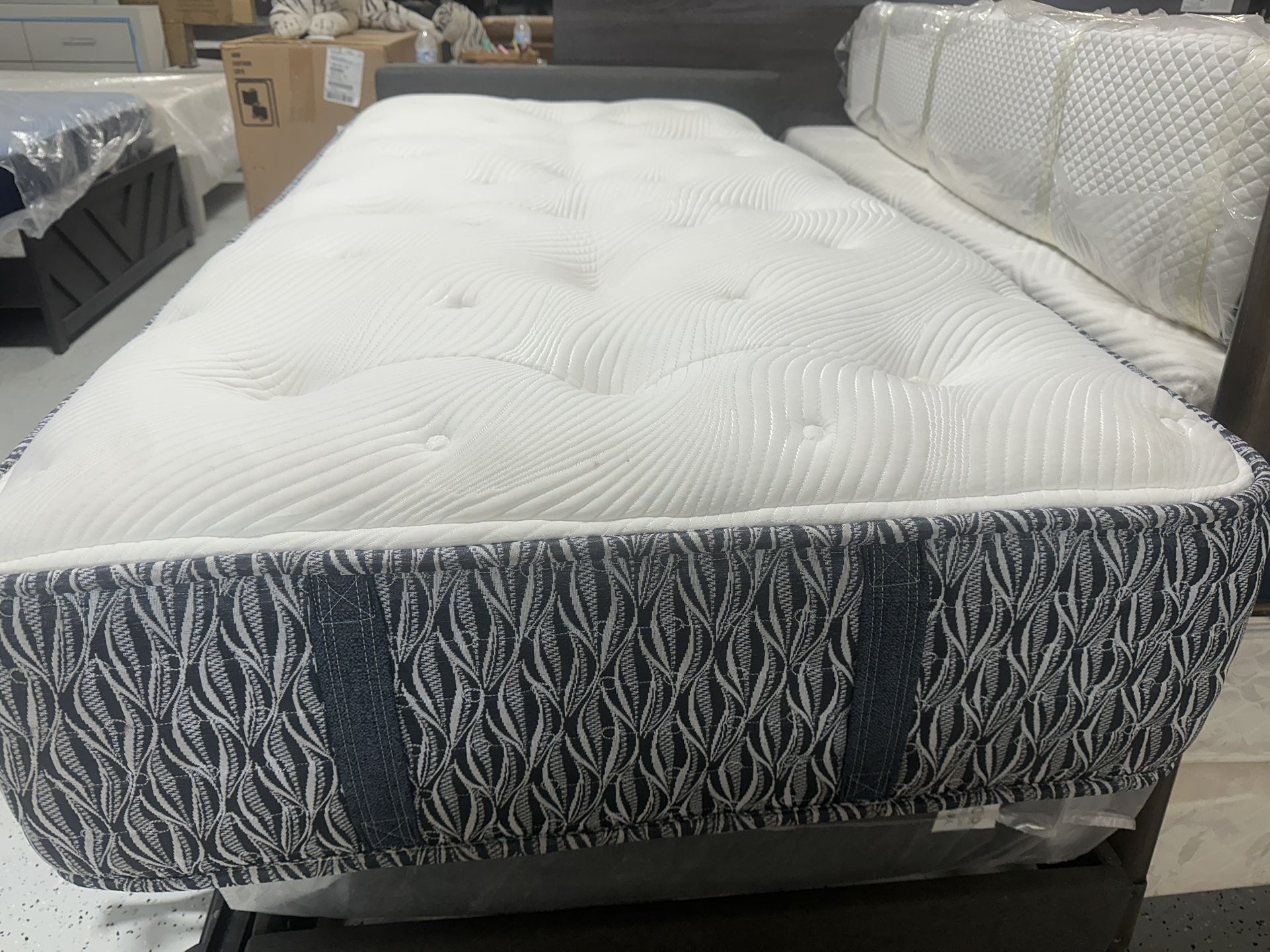 TWIN SIZE MATTRESS AND BOX SPRING SET