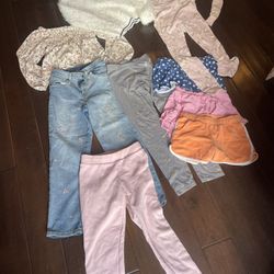 GIRLS LOT OF CLOTHES 