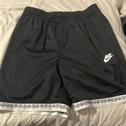 Nike Basketball Shorts Large