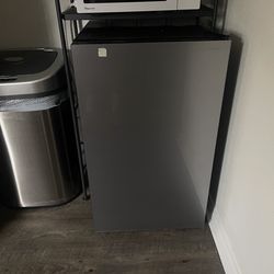 Mini fridge