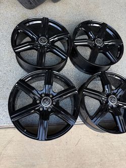 Toyota tundra capstone wheels 22”