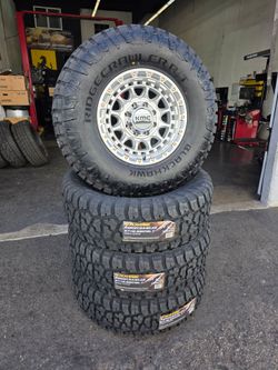 18" KMC rims w/ 37" Ridgecrawler RT tires