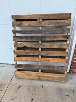 Free wood pallet: 40”x 50”