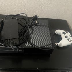 Xbox One Console 500 GB + One Controller