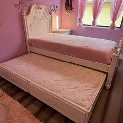 Girls Bedroom Set- Twin