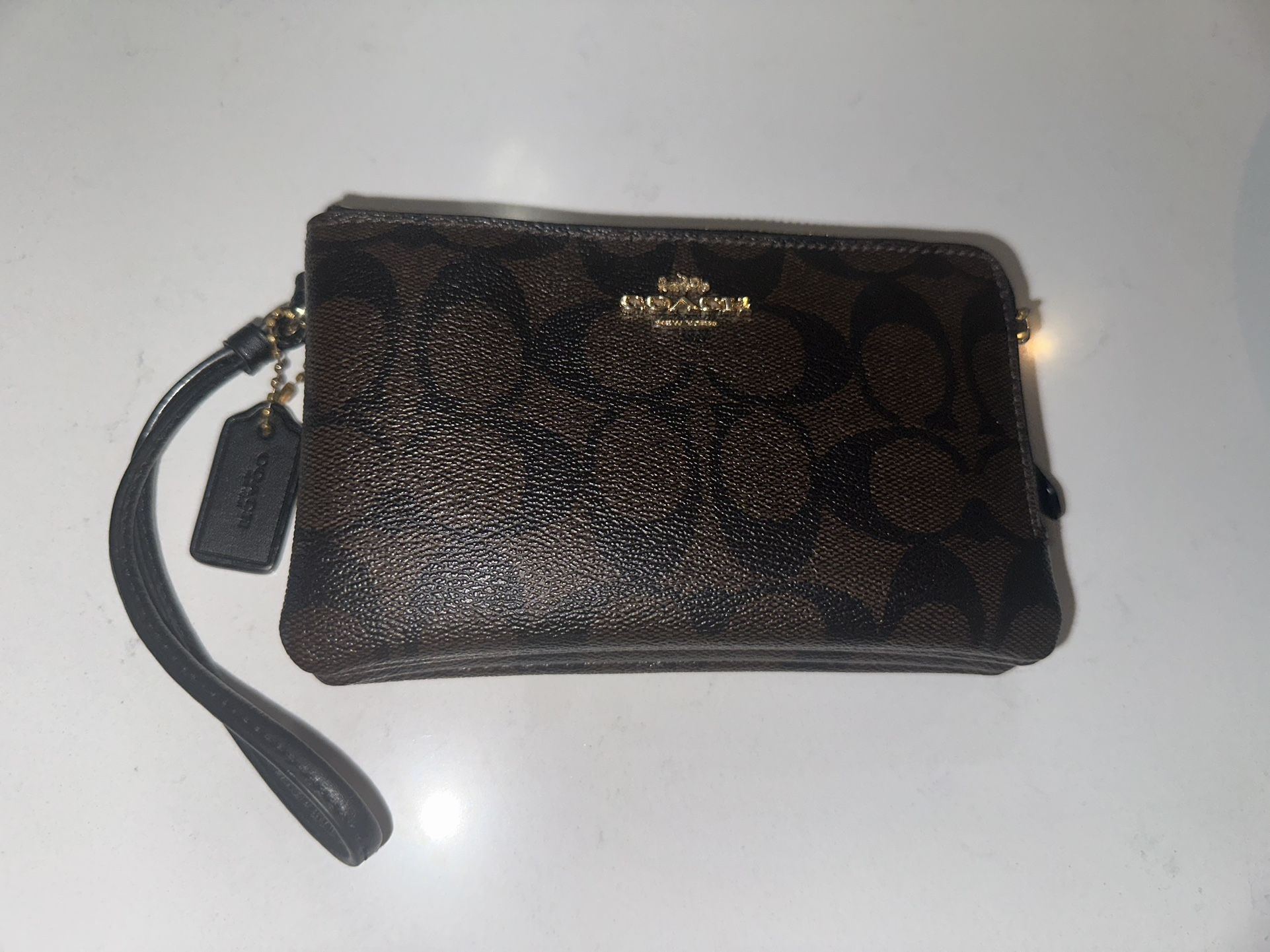 COACH medium Zip Wallet In Signature 