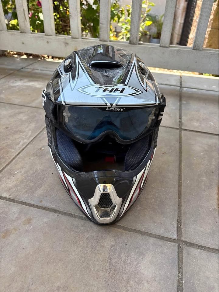Moto/ Dirtbike Helmet
