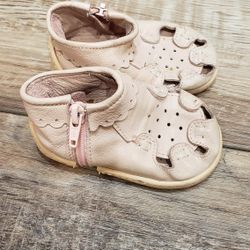 Baby  Girl Shose With Zipper. Size 3.5
