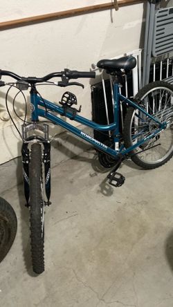 Roadmaster Granite Peak 26” 18 speed mountain bike