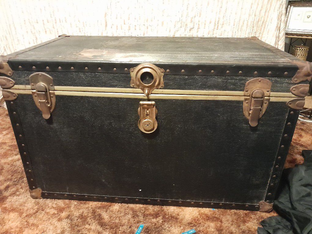 Mid Centry Vintage Trunk 