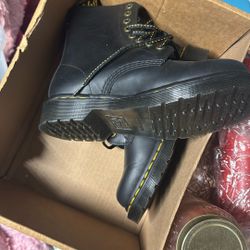 DR Martens Woman’s Size 4