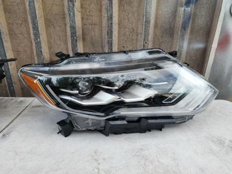 2017-2020 Nissan Rogue Headlight Passenger Right Side OEM