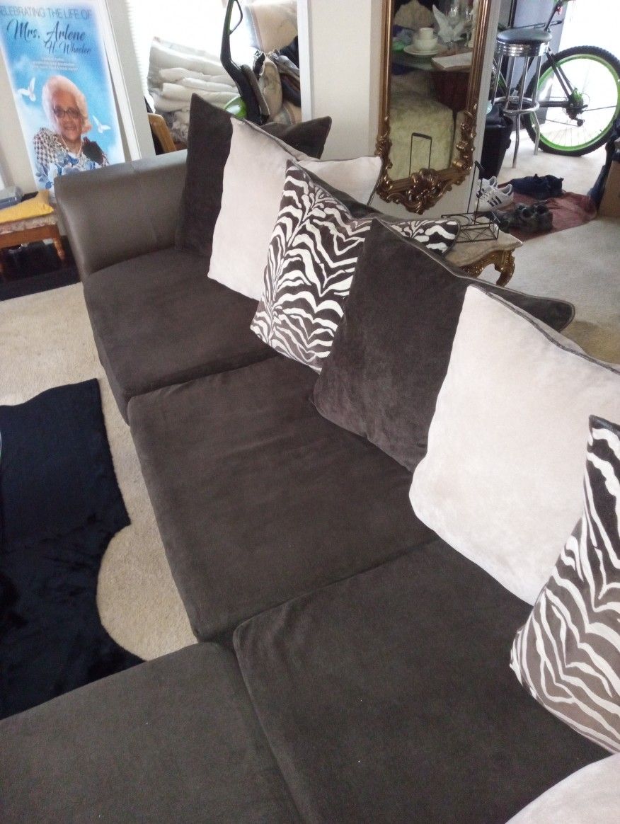 "MOVING SALE... EVERYTHING MUST GO, ASAP!"
