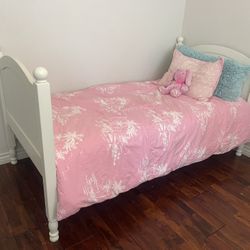 Twin bed - Pottery Barn Kids Catalina