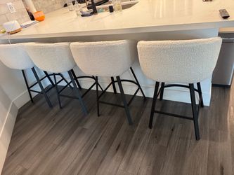 Set of 4 Modern Swivel Counter Stools – Like new