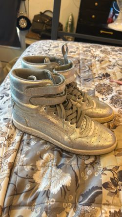 Pumas size 7y