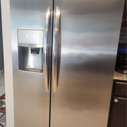 Frigidaire Gallery Refrigerator With Water/ice