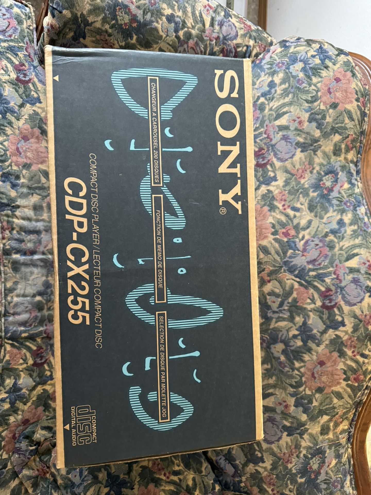 Sony CDP-CX255 200 CD Disc Changer/Player- Lightly Used In Box