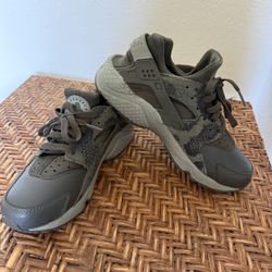 Nike Air Huarache Size 8 Cargo Camo Khaki Army Python Green - Very Good 