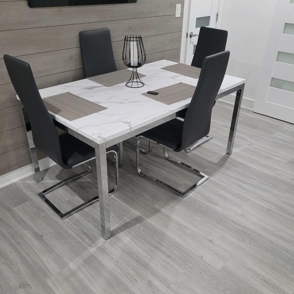 kitchen table with 4 chairs 