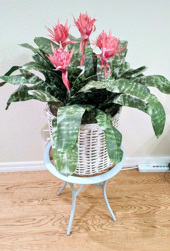 Large Artificial Fake Pink Aechmea Fasciata Flowers Urn Plant Silver Vase Rattan Wicker Pot Floral Centerpiece