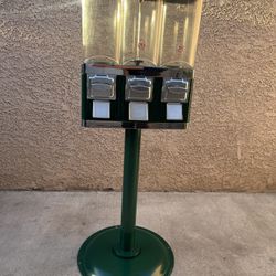 COMMERCIAL VENDING MACHINE 